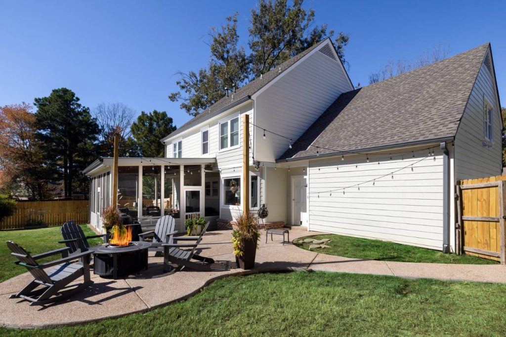 Vinyl siding installed on Memphis home