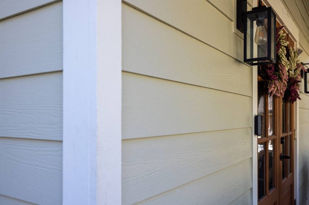 Vinyl siding installed on Memphis home