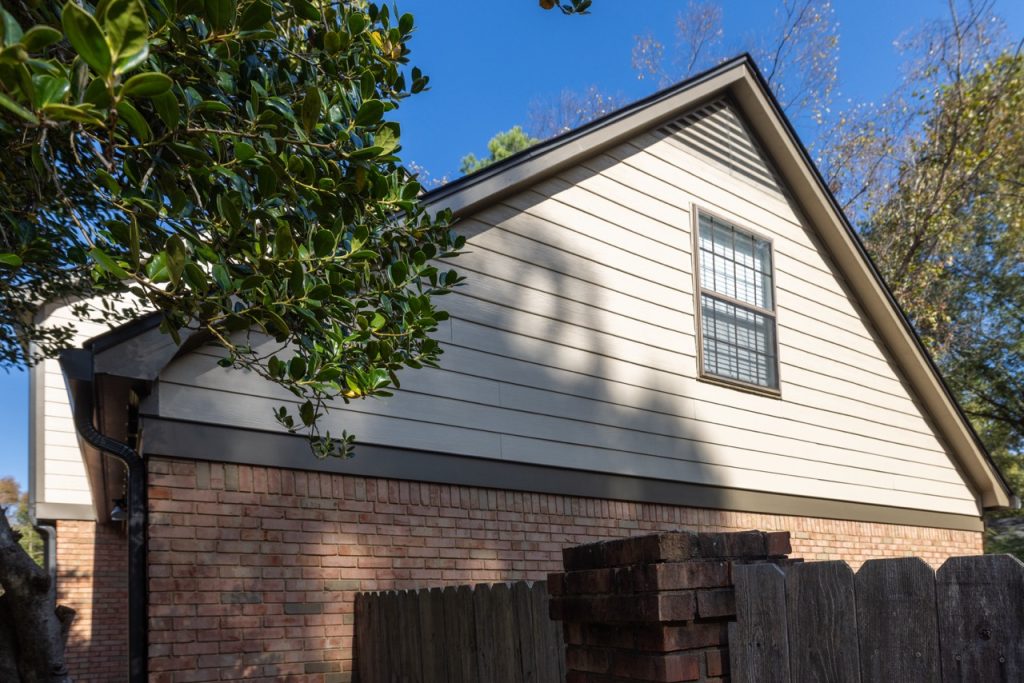 Olive Branch exterior remodeling services with painting, siding replacement and roof installation